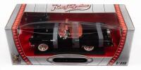 FORD THUNDERBIRD:&nbsp;A 1:18&nbsp;scale&nbsp;1957 Ford Thunderbird model, finished in black paintwork