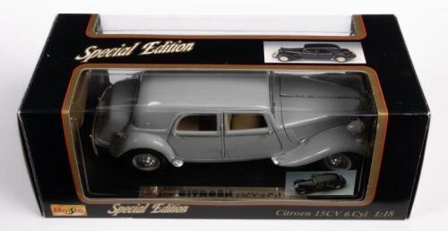 CITROEN 15CV: A 1:18 scale 1952 Citroen 15CV 6 cylinder model, finished in grey paintwork