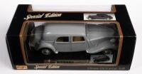 CITROEN 15CV: A 1:18 scale 1952&nbsp;Citroen 15CV 6 cylinder model, finished in grey paintwork