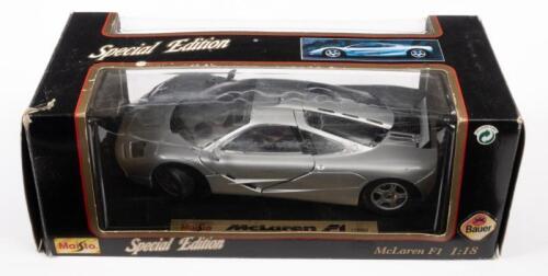 McLAREN: A 1:18 scale 1993 McLaren F1, silver colour, by Maisto Models, loose in box