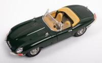 JAGUAR: A 1:18 scale Jaguar E-Type Cabriolet, colour green, by Bburago, no box
