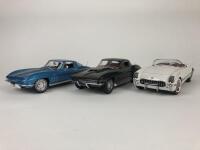 CHEVROLET: Three 1:18 scale Chevrolet Corvettes (NB description)