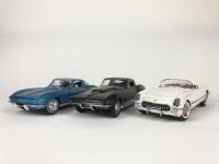 CHEVROLET: Three 1:18 scale Chevrolet Corvettes (NB description) - 3
