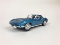 CHEVROLET: Three 1:18 scale Chevrolet Corvettes (NB description) - 4