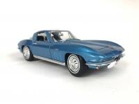 CHEVROLET: Three 1:18 scale Chevrolet Corvettes (NB description) - 7