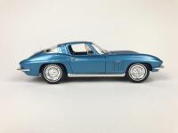 CHEVROLET: Three 1:18 scale Chevrolet Corvettes (NB description) - 8