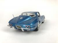 CHEVROLET: Three 1:18 scale Chevrolet Corvettes (NB description) - 9