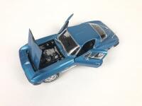 CHEVROLET: Three 1:18 scale Chevrolet Corvettes (NB description) - 12