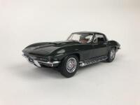 CHEVROLET: Three 1:18 scale Chevrolet Corvettes (NB description) - 15
