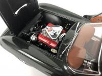 CHEVROLET: Three 1:18 scale Chevrolet Corvettes (NB description) - 23