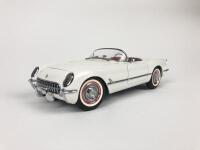 CHEVROLET: Three 1:18 scale Chevrolet Corvettes (NB description) - 25