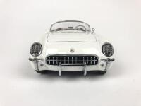 CHEVROLET: Three 1:18 scale Chevrolet Corvettes (NB description) - 27