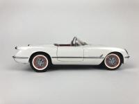 CHEVROLET: Three 1:18 scale Chevrolet Corvettes (NB description) - 29