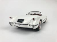 CHEVROLET: Three 1:18 scale Chevrolet Corvettes (NB description) - 30