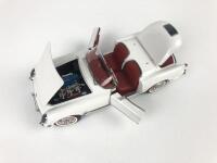 CHEVROLET: Three 1:18 scale Chevrolet Corvettes (NB description) - 33