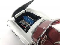 CHEVROLET: Three 1:18 scale Chevrolet Corvettes (NB description) - 34