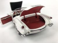CHEVROLET: Three 1:18 scale Chevrolet Corvettes (NB description) - 36