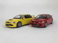 MITSUBISHI: Pair of 1:18 scale Mitsubishi Lancer Evolution cars produced by AutoArt (NB description)