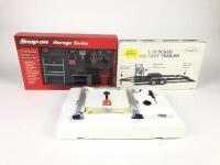 GARAGE: Group of unopened 1:18 scale garage related models (NB description)