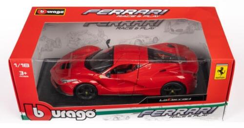 FERRARI LA FERRARI: A 1:18 scale Ferrari La Ferrari, finished in red paintwork