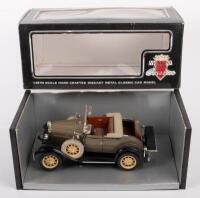 FORD A MODEL: A 1:18 scale 1931 Ford&nbsp;model A&nbsp;roadster,&nbsp;finished in two tone&nbsp;paintwork