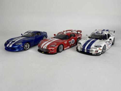 DODGE: Three 1:18 Dodge Viper road and racing cars (NB description)