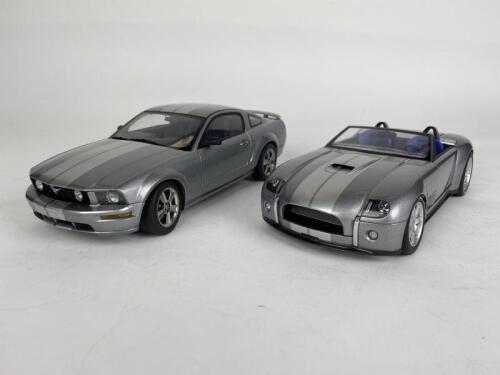 FORD: Two 1:18 Ford motor cars produced by AutoArt (NB description)
