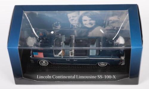 LINCOLN CONTINENTAL: A 1:43 scale Lincoln Continental limousine model, part of the presidential cars collection, this replica as used for JFK