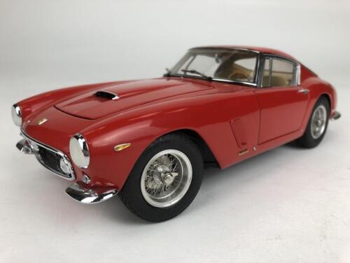FERRARI: 1:18 scale 1961 Ferrari 250 GT Berlinetta passo corto (SWB) produced by CMC (NB description)