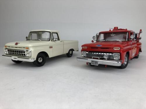 TRUCKS: Two 1:18 scale trucks. Ford & Chevrolet (NB description)