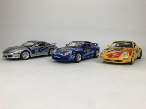 PORSCHE: Three 1:18 scale Porsche 911 Carrera racing cars produced by Bburago (NB description)