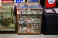 DISPLAY CASE: A nice circa 1920s antique timber display case, 93cm high, 79cm wide, 69cm deep