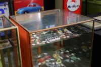DISPLAY CASE: A nice circa 1920s antique timber display case, 93cm high, 79cm wide, 69cm deep - 2