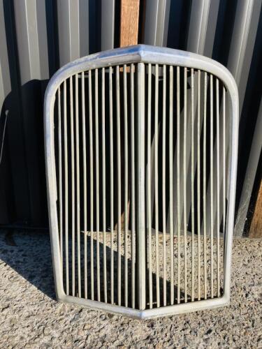 WOLSELEY: A radiator grille to suit a 1940s model [Location: Sydney]