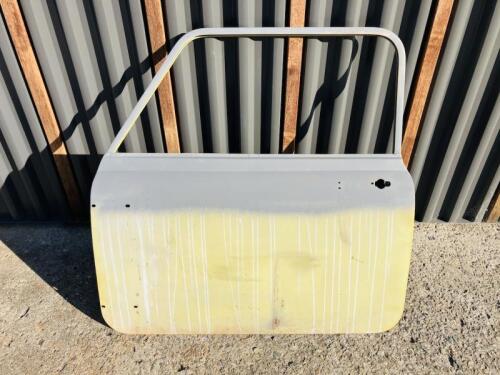 365 · MORRIS MINI COOPER S: A left-hand door, used in good condition [Location: Sydney]