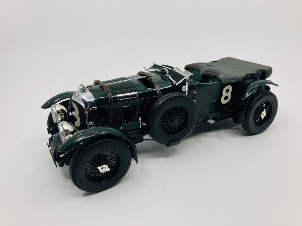 BENTLEY: A 1:18 scale model by Minichamps of the 1930 4 1/2-litre