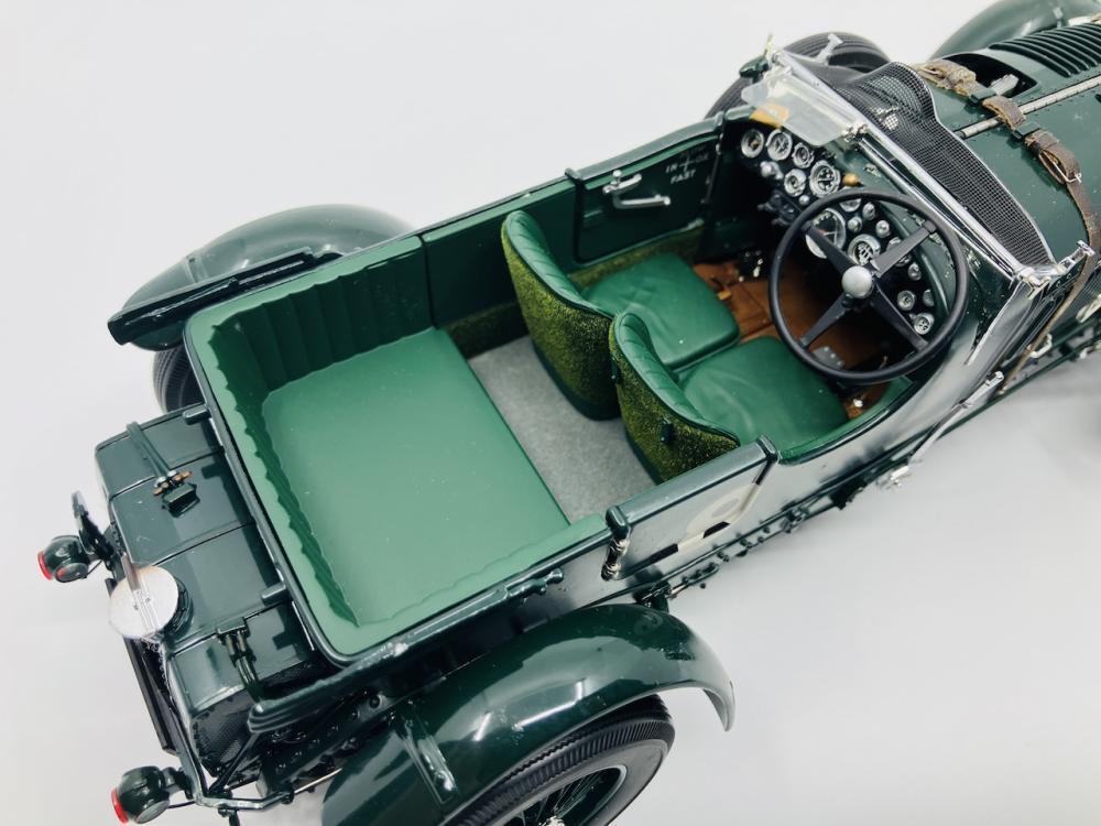 BENTLEY: A 1:18 scale model by Minichamps of the 1930 4 1/2-litre