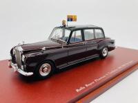 ROLLS-ROYCE: A fine 1:43 scale model by True Scale Miniatures of the 1960 Phantom V 'Canberra' as used by Her Majesty Queen Elizabeth II, in original packaging [Location: Sydney]