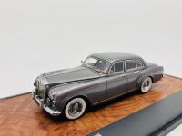 ROLLS-ROYCE: A fine 1:43 scale model by Matrix of the 1965 Silver Cloud III Flying Spur by H.J.Mulliner, Limited Edition (009 of 408) in original packaging [Location: Sydney]