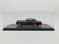 ROLLS-ROYCE: A fine 1:43 scale model by Matrix of the 1965 Silver Cloud III Flying Spur by H.J.Mulliner, Limited Edition (009 of 408) in original packaging [Location: Sydney] - 4