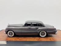 ROLLS-ROYCE: A fine 1:43 scale model by Matrix of the 1965 Silver Cloud III Flying Spur by H.J.Mulliner, Limited Edition (009 of 408) in original packaging [Location: Sydney] - 6