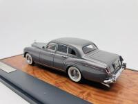 ROLLS-ROYCE: A fine 1:43 scale model by Matrix of the 1965 Silver Cloud III Flying Spur by H.J.Mulliner, Limited Edition (009 of 408) in original packaging [Location: Sydney] - 8