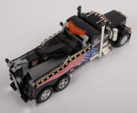 PETERBILT TOW TRUCK: A 1:32 scale Peterbilt&nbsp;model 379&nbsp;heavy duty tow truck, made by Jada toys - 2