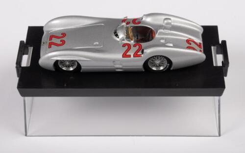 138 · MERCEDES 300 SLR: A 1:43 scale Mercedes 300 SLR, race car number 22, finished in silver paintwork