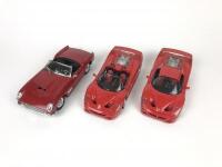 FERRARI: Three 1:18/1:16 scale Ferrari cars (NB description) - 2