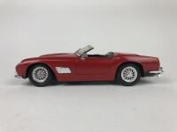 FERRARI: Three 1:18/1:16 scale Ferrari cars (NB description) - 27