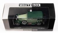 ISOTTA FRASCHINI:&nbsp;A 1:43 scale 1930 Isotta Fraschini Tipo&nbsp;8,&nbsp;finished in two tone green paintwork
