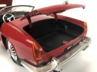 FERRARI: Three 1:18/1:16 scale Ferrari cars (NB description) - 37