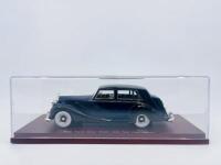 ROLLS-ROYCE: A fine 1:43 scale model by True Scale Miniatures of the 1952 Silver Wraith Saloon by Park Ward, in original packaging [Location: Sydney] - 6