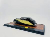 ROLLS-ROYCE: A fine 1:43 scale model by Matrix&nbsp;of the Silver Wraith&nbsp;'Empress' Saloon by Hooper,&nbsp;in original packaging [Location: Sydney] - 3